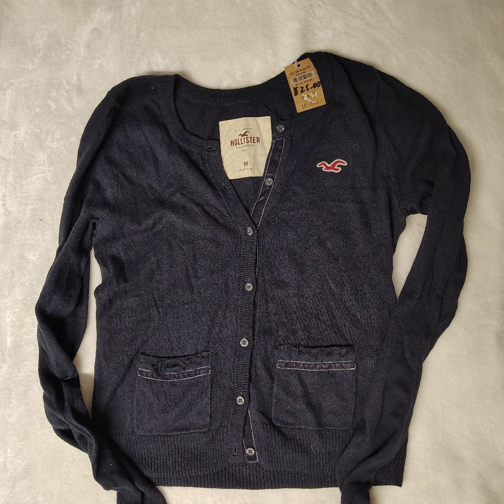 NWT  HOLLISTER WOMEN’S RUFFLE BUTTON UP POCKET NAVY SWEATER SIZE M